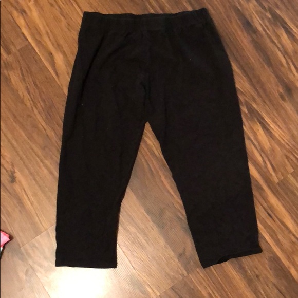 Women’s no boundaries Capri leggings size L
